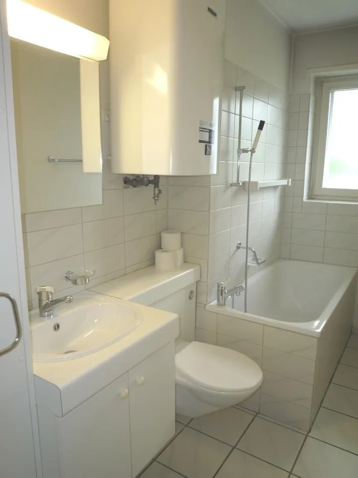 1-ZW à 33 m² zuoberst im 2. OG mit Balkon