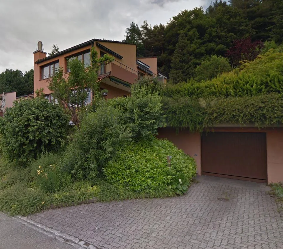 Haus mit Aussicht am Waldrand
