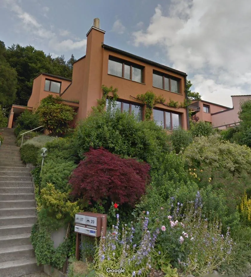 Haus mit Aussicht am Waldrand