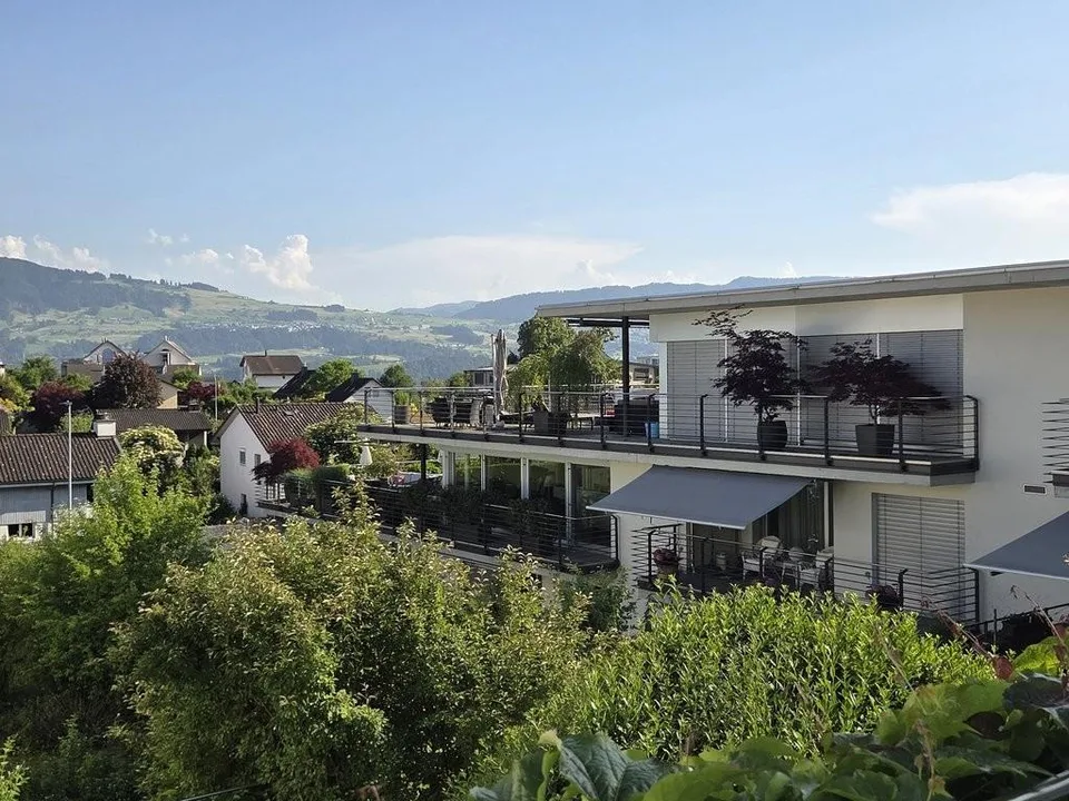 Wohntraum mit 137 m2 Terrasse. 5.5-Zimmer-Attikawohnung in Uerikon
