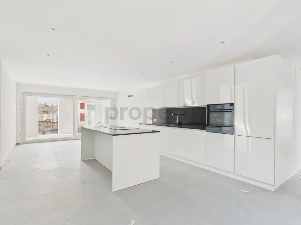 Appartement moderne 3.5 pièces avec colonne de recharge pour voiture électrique, Biasca