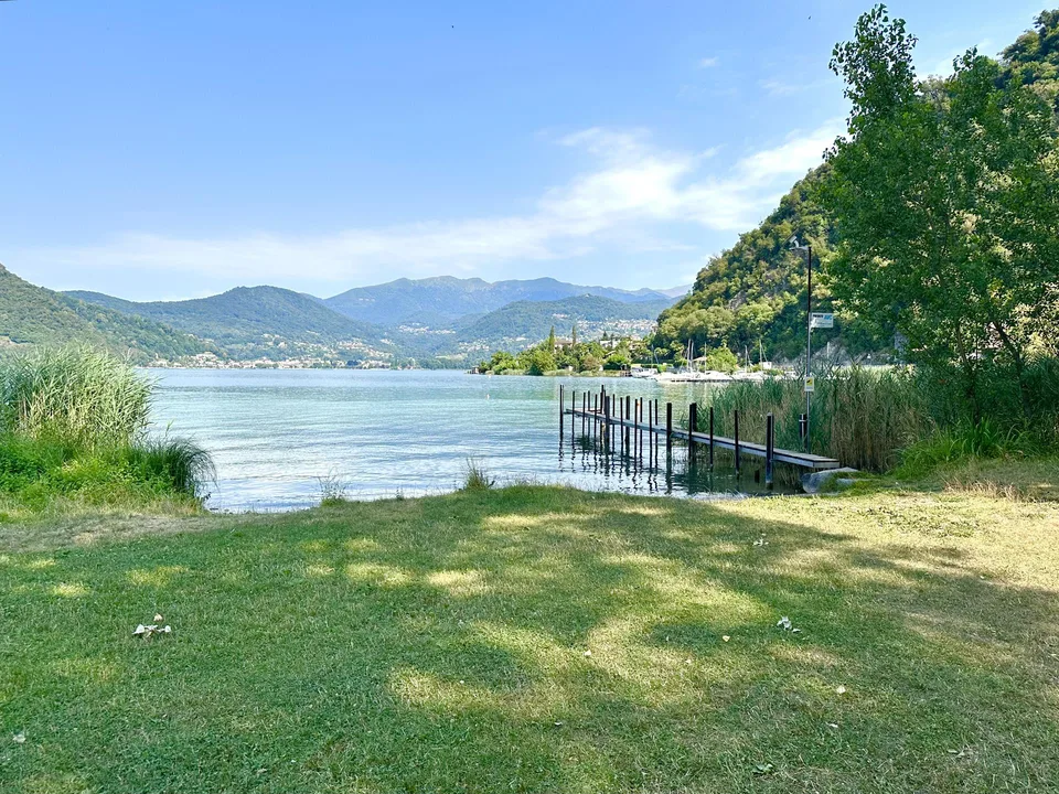 Exclusive villa with pool, large garden and access to private beach in Figino – photo 32 of 32