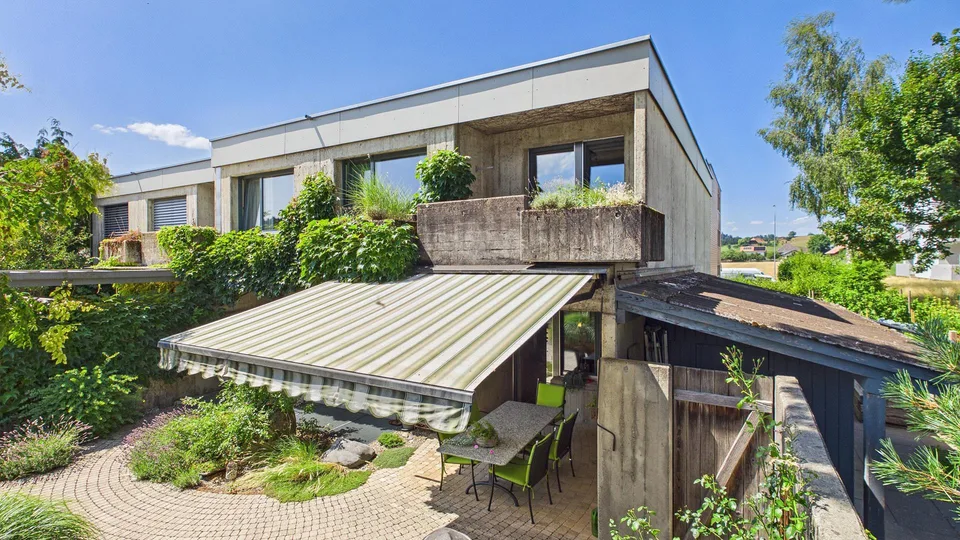 Einfamilienhaus mit Doppelgarage und schönem Umschwung – photo 2 sur 25