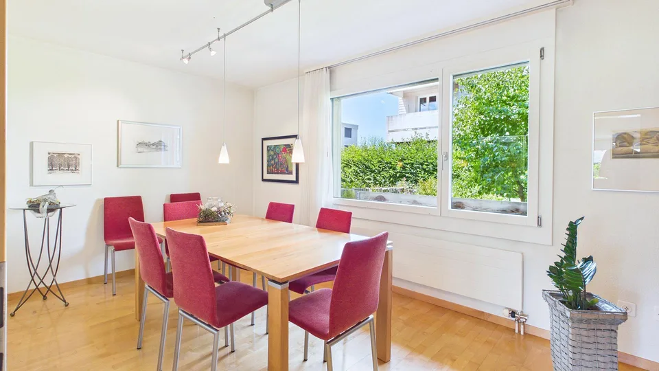 Einfamilienhaus mit Doppelgarage und schönem Umschwung – photo 13 sur 25