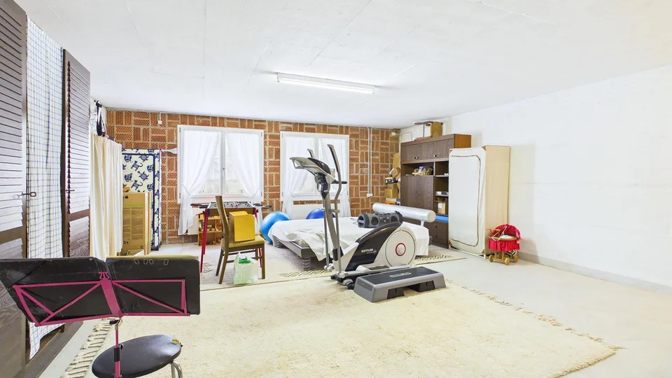 Einfamilienhaus mit Doppelgarage und schönem Umschwung – photo 22 sur 25