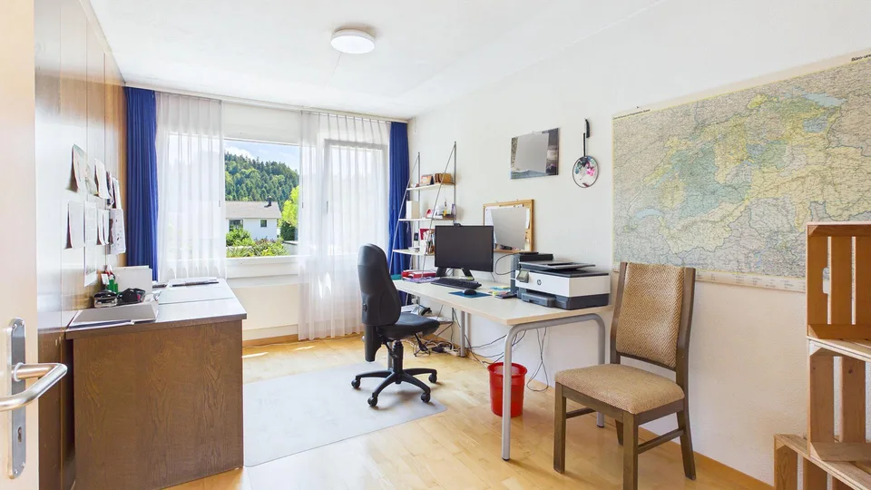 Einfamilienhaus mit Doppelgarage und schönem Umschwung – photo 18 sur 25