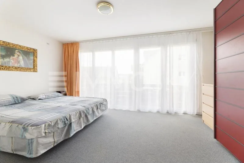 **RESERVIERT** Mittendrin und doch für sich