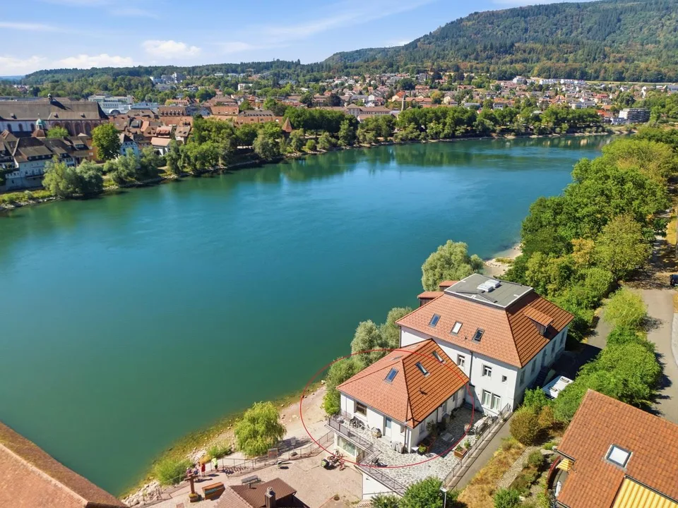 Exklusive 2.5-Zimmer-Wohnung mit Balkon und Rheinblick