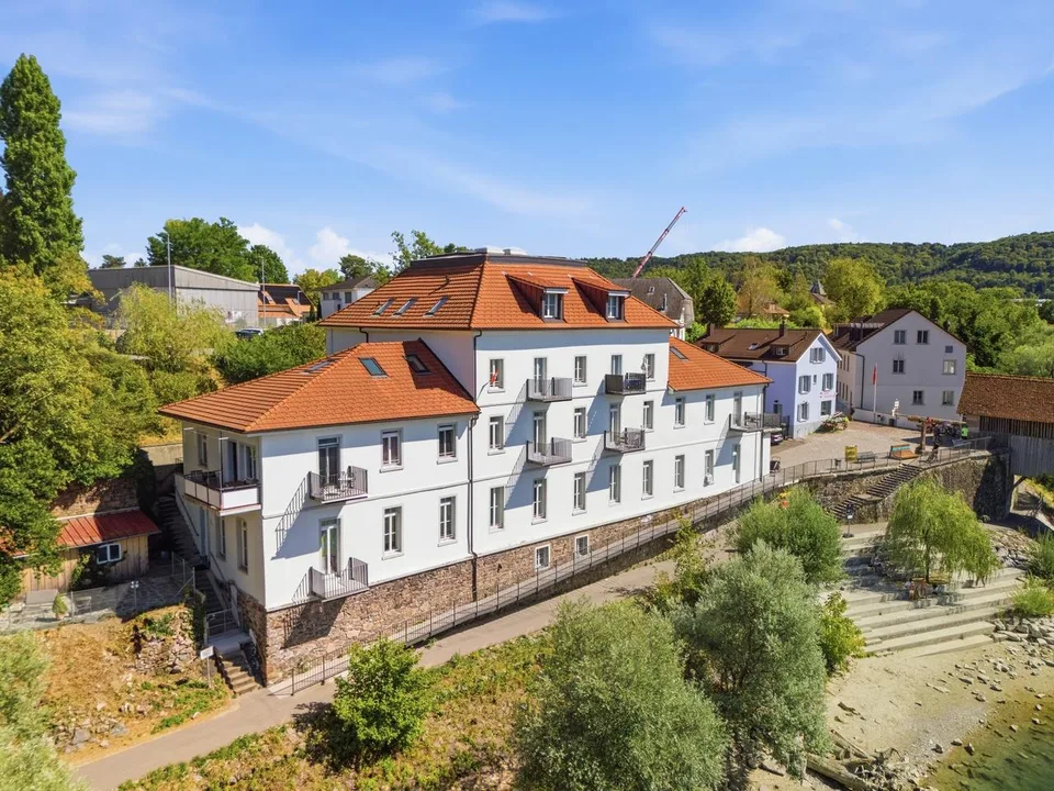Exklusive 2.5-Zimmer-Wohnung mit Balkon und Rheinblick