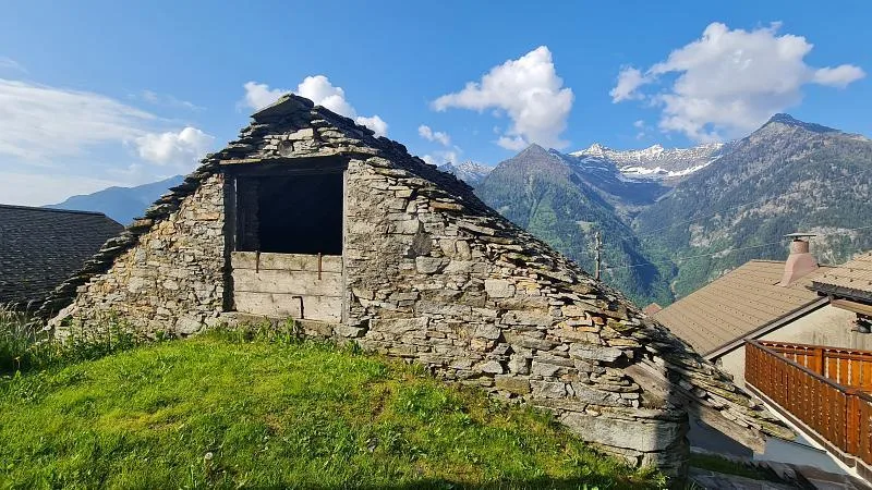 SOLEGGIATO, IN POSIZIONE TRANQUILLA