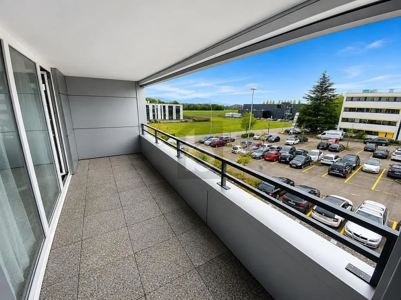 ÉTAGE BUREAUX À 4,39 % BRUT ET 35 PLACES DE PARC