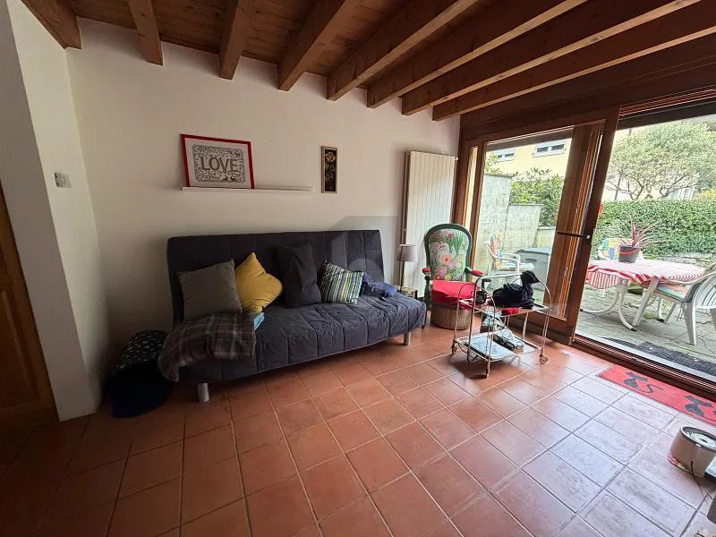 SU DUE PIANI CON CORTILE ANCHE SECONDARIA