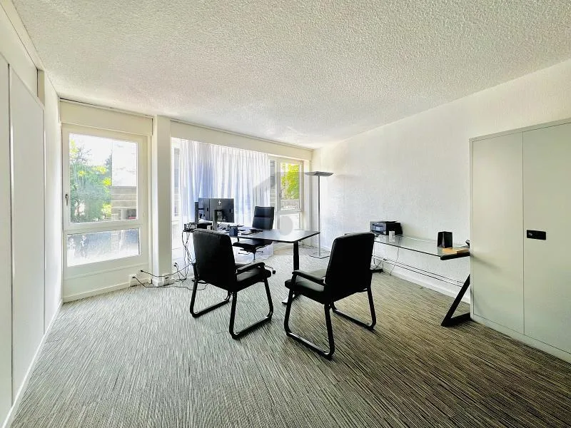 BEL ESPACE DE TRAVAIL AU CENTRE VILLE À SOUS-LOUER