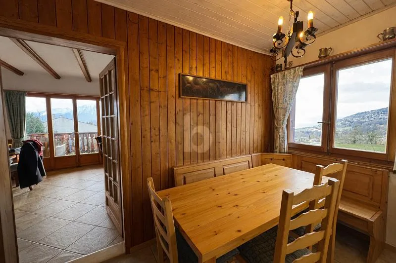 CHARMANTE AVEC JARDIN ET VUE LAC - CADRE PAISIBLE