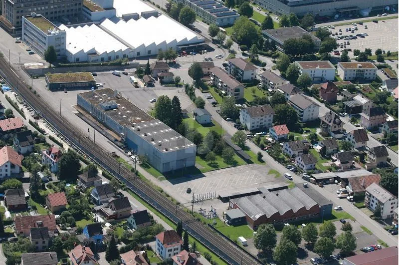 10 - 300 AUSSENPARKPLÄTZE VERFÜGBAR