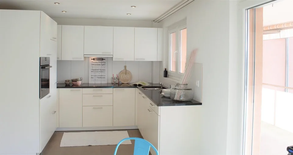 Moderne und helle 2.5-Wohnung mit grossem Balkon
