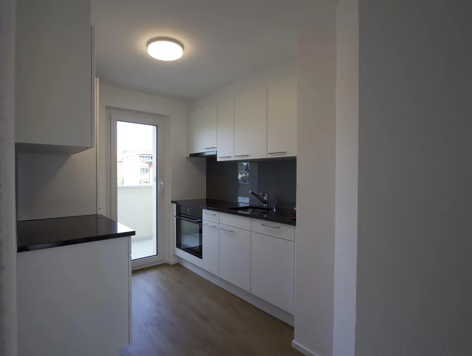 Im Zentrum, Renovierte 3.0 Zimmer Wohnung, mit 2 Balkone