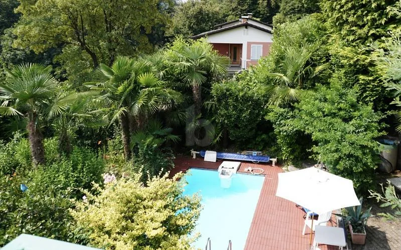 CON GIARDINO E PISCINA