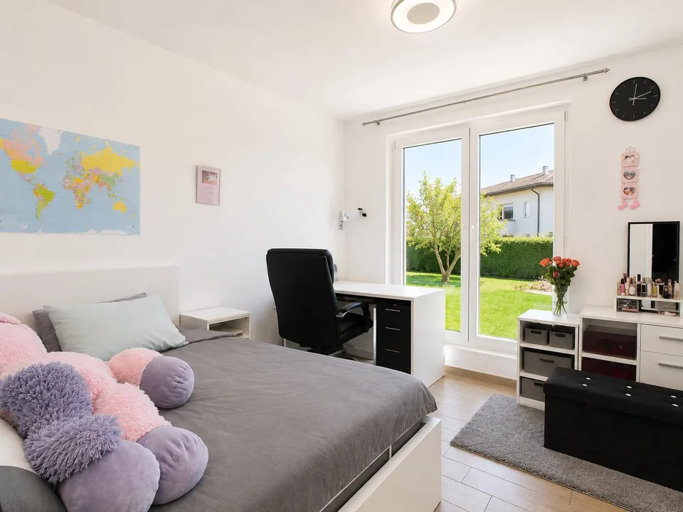Un grande giardino privato, spazi pensati per la vita in famiglia e la tranquillità di una residenza recente con poche unità abitative. – foto 6 di 32