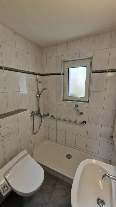 Freistehendes 5.0-Zimmer-Einfamilienhaus mit sanierter Gebäudehülle... – Foto 8 von 17