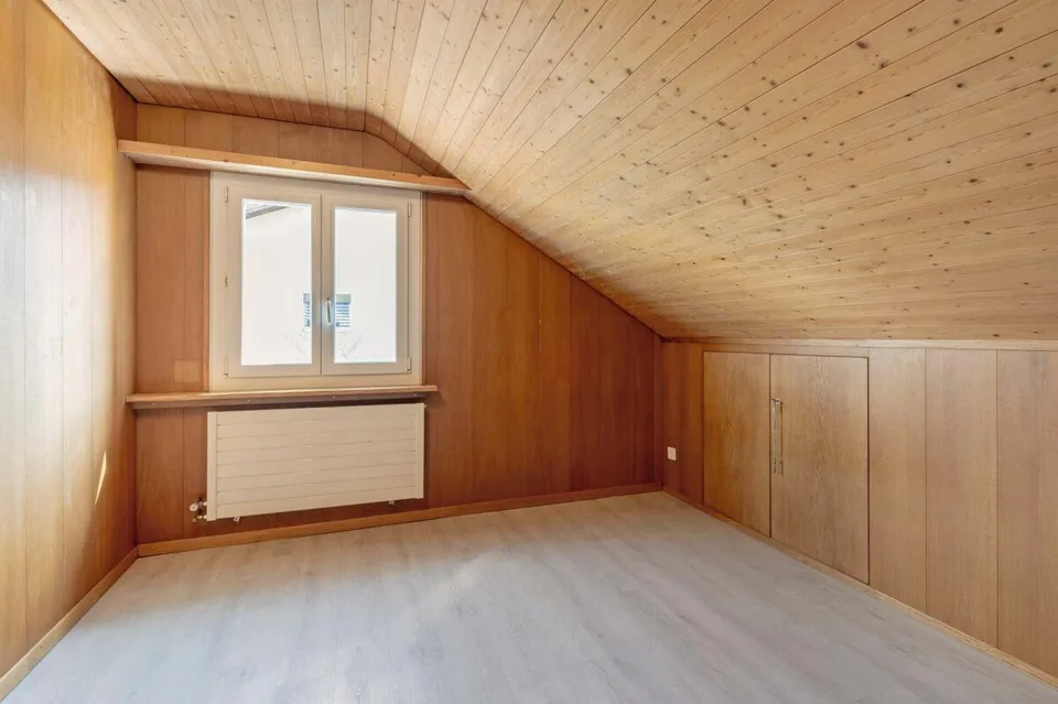 Freistehendes 5.0-Zimmer-Einfamilienhaus mit sanierter Gebäudehülle... – Foto 10 von 17
