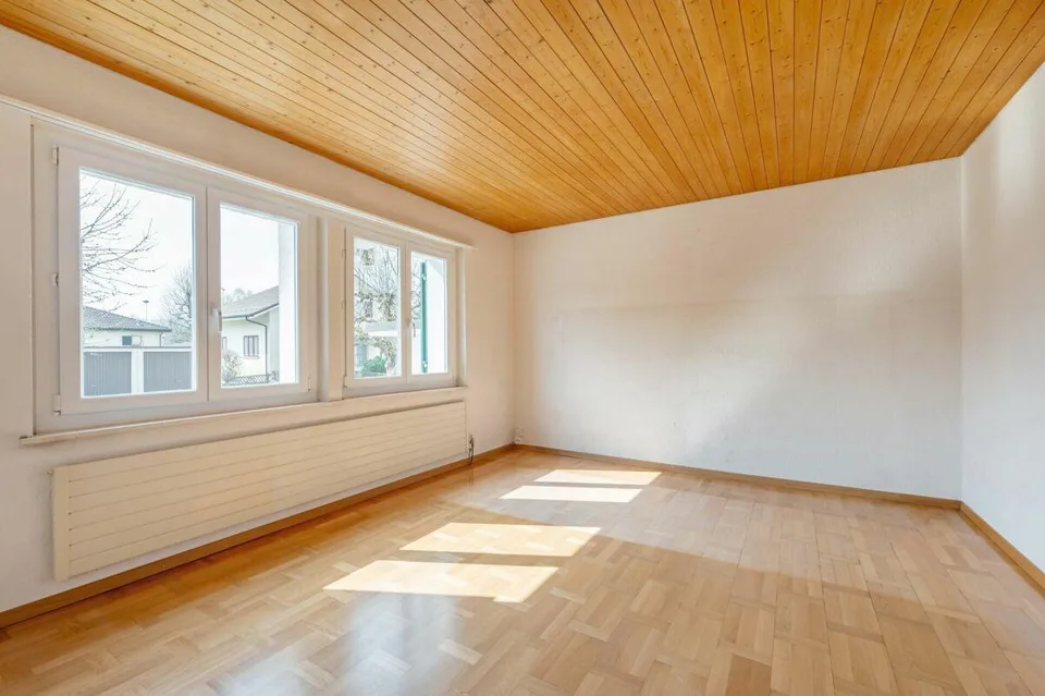 Freistehendes 5.0-Zimmer-Einfamilienhaus mit sanierter Gebäudehülle... – Foto 6 von 17