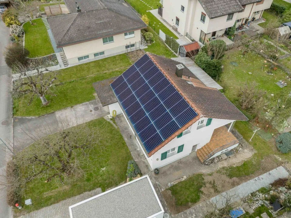 Freistehendes 5.0-Zimmer-Einfamilienhaus mit sanierter Gebäudehülle... – Foto 3 von 17