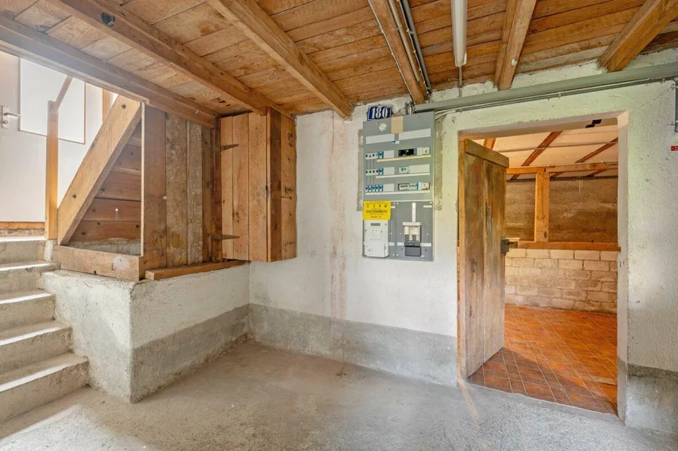 Freistehendes 5.0-Zimmer-Einfamilienhaus mit sanierter Gebäudehülle... – Foto 15 von 17