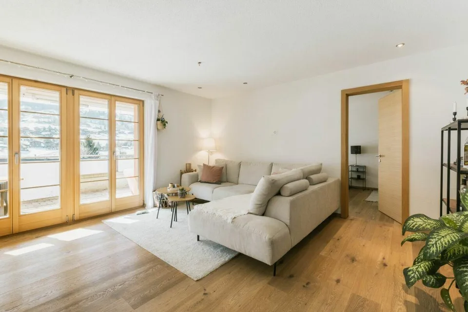 Terrassenwohnung mit Bergblick - 4.5-Zimmer-Erstwohnung im Chalet Aquila