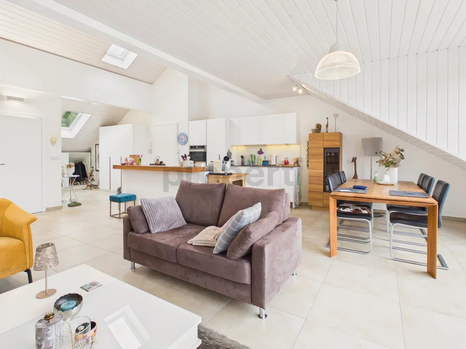 Moderne 3.5-Zimmer-Attikawohnung mit Balkon, Kallnach