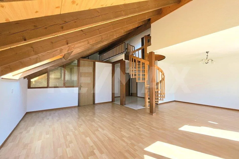 Maisonette spacieuse de 5.5 pièces avec potentiel d'aménagement et emplacement de choix