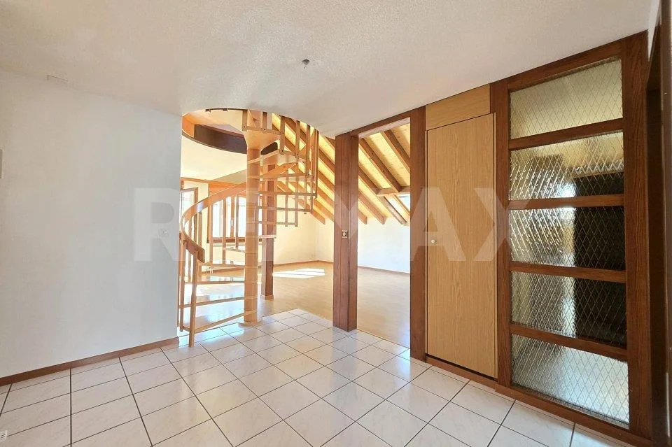 Maisonette spacieuse de 5.5 pièces avec potentiel d'aménagement et emplacement de choix