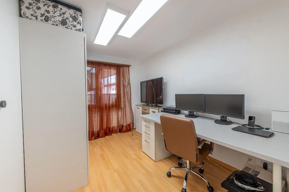 Wohnen an traumhafter Lage mit Weitsicht und grosser Garage – foto 17 di 19