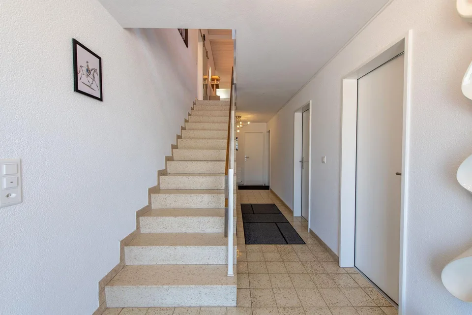 Wohnen an traumhafter Lage mit Weitsicht und grosser Garage – foto 16 di 19