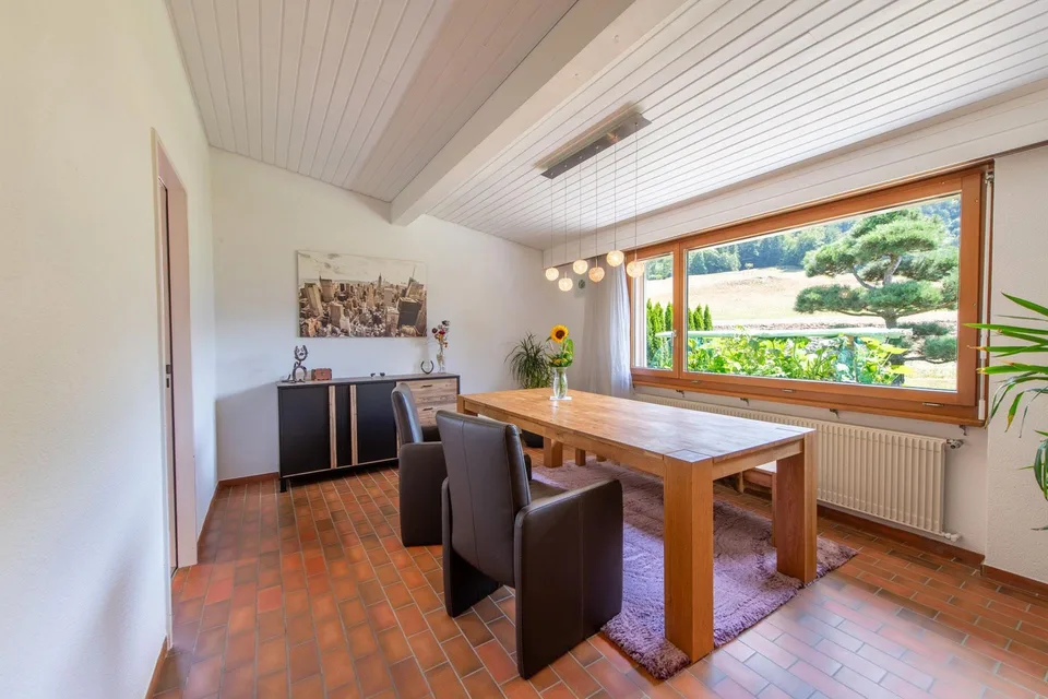 Wohnen mit Potenzial: Exklusives Zuhause mit Vielzweck-Anbau in tra...