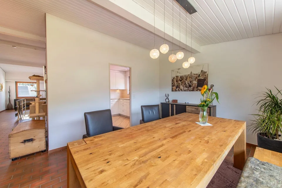 Wohnen mit Potenzial: Exklusives Zuhause mit Vielzweck-Anbau in tra...