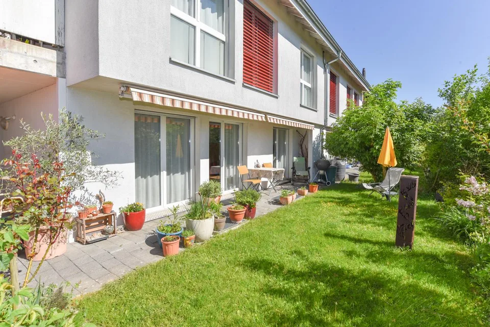 Gute Lage/Moderne Haustechnik/Schöner Garten mit viel Privatsphäre