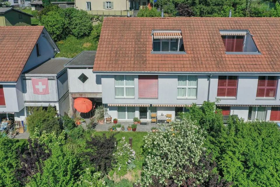 Gute Lage/Moderne Haustechnik/Schöner Garten mit viel Privatsphäre