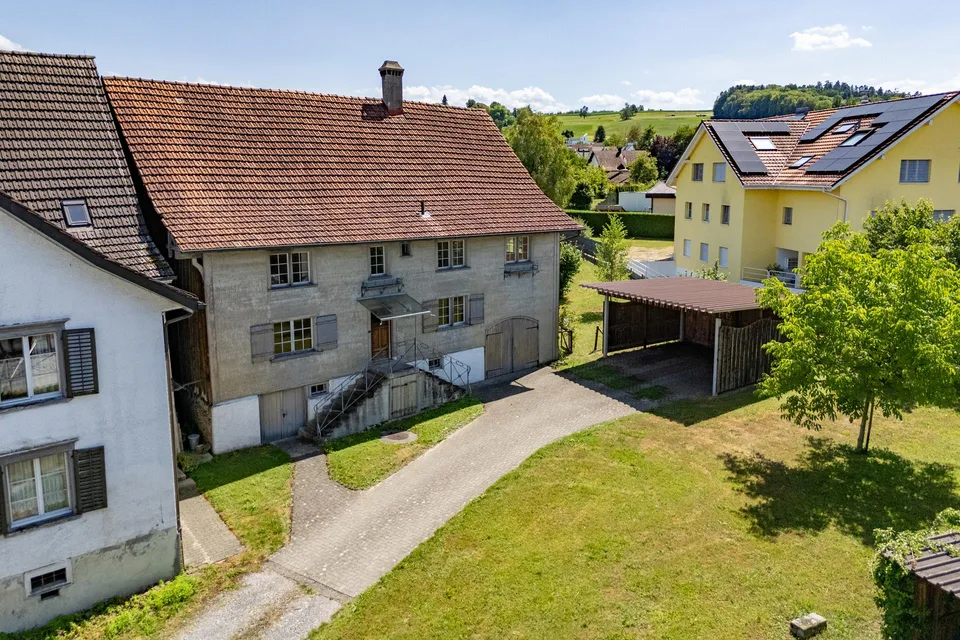 Stattliches Einfamilienhaus mit grossflächigem Gartenbereich – Foto 6 von 24