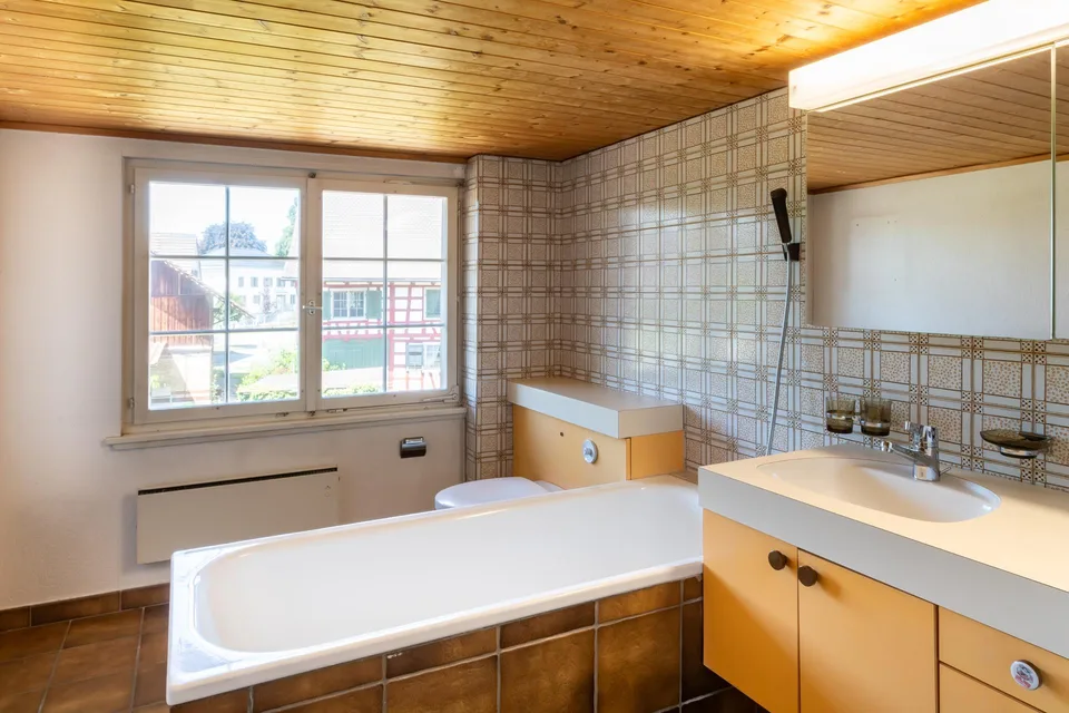 Stattliches Einfamilienhaus mit grossflächigem Gartenbereich – Foto 14 von 24