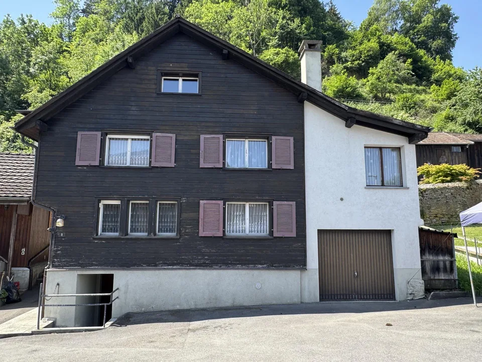Älteres Einfamilienhaus in Sevelen – Sofort verfügbar