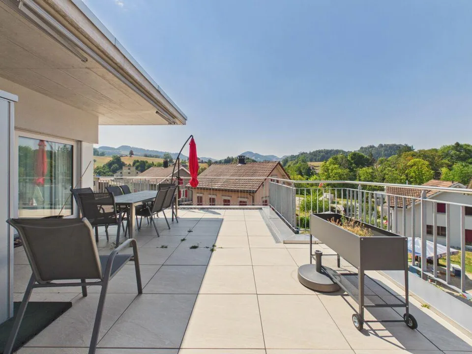 Moderne Attikawohnung mit sonniger Terrasse