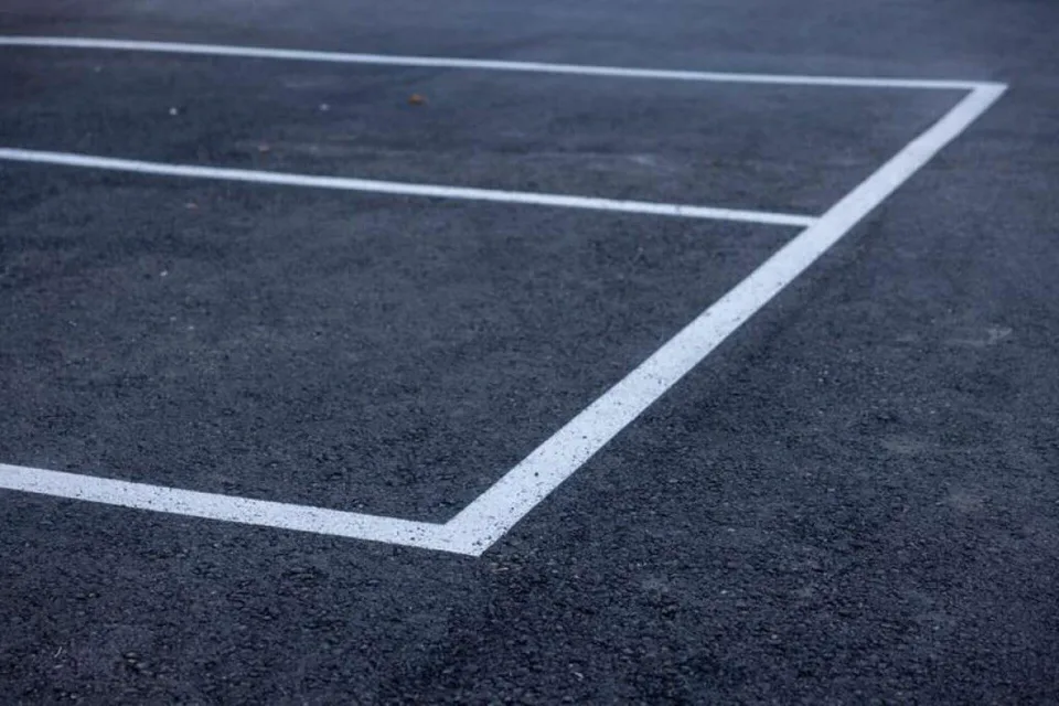 Parkplatz am Bahnhof Pfungen zu vermieten