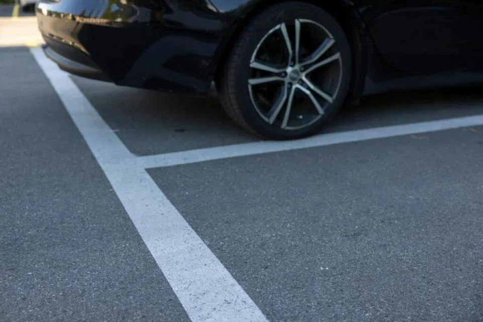Parkplatz am Bahnhof Pfungen zu vermieten