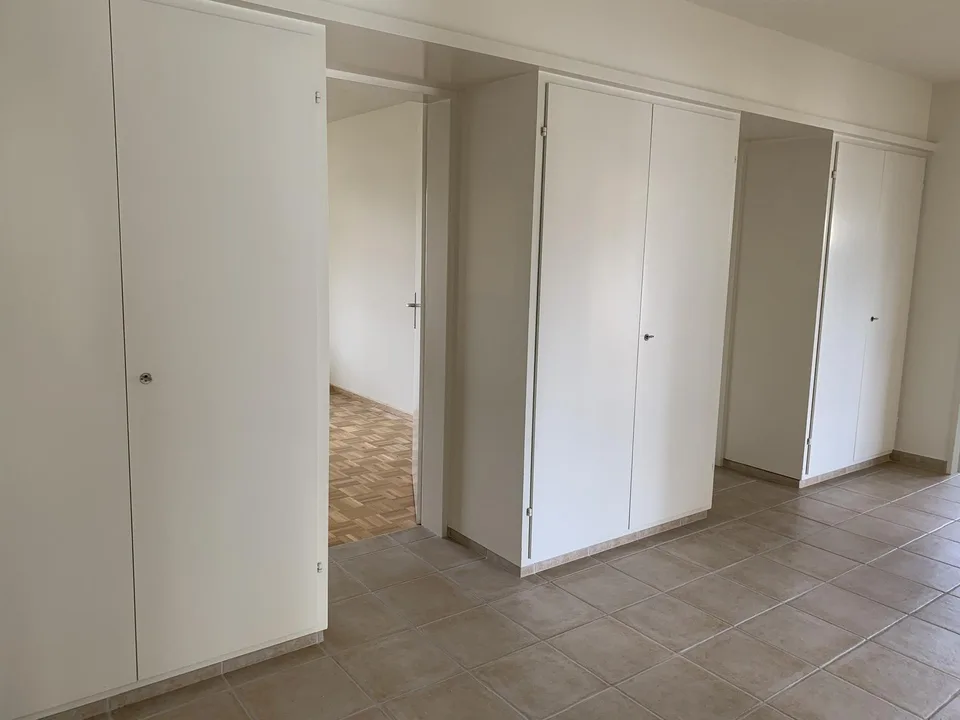 Grosse, 4-Zi-Whg (103m²) mit eigenem Waschturm im Zentrum von Reinach – foto 7 di 17