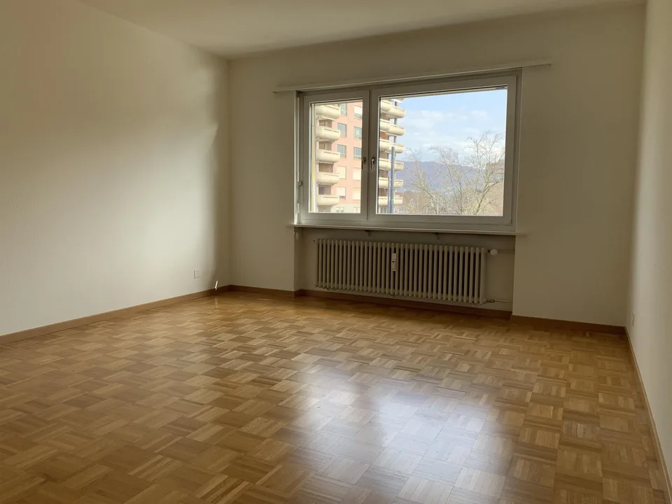 Grosse, 4-Zi-Whg (103m²) mit eigenem Waschturm im Zentrum von Reinach – foto 9 di 17