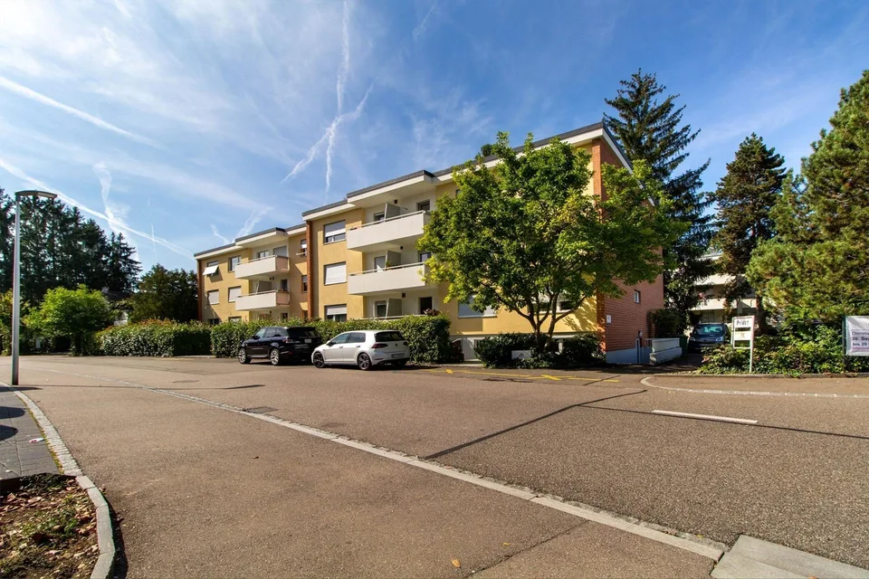 Grosse, helle 4-Zi-Whg (103m²) mit eigenem Waschturm in Reinach