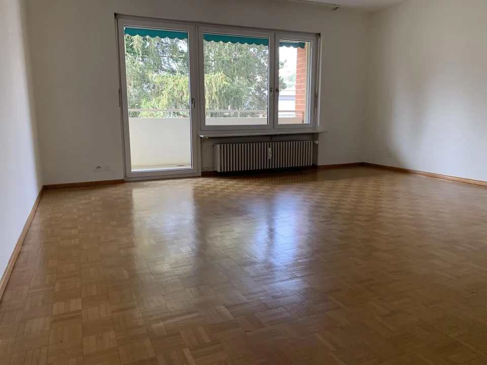 Grosse, 4-Zi-Whg (103m²) mit eigenem Waschturm im Zentrum von Reinach – foto 10 di 17