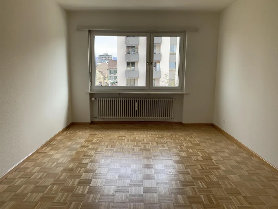 Grosse, 4-Zi-Whg (103m²) mit eigenem Waschturm im Zentrum von Reinach – foto 11 di 17