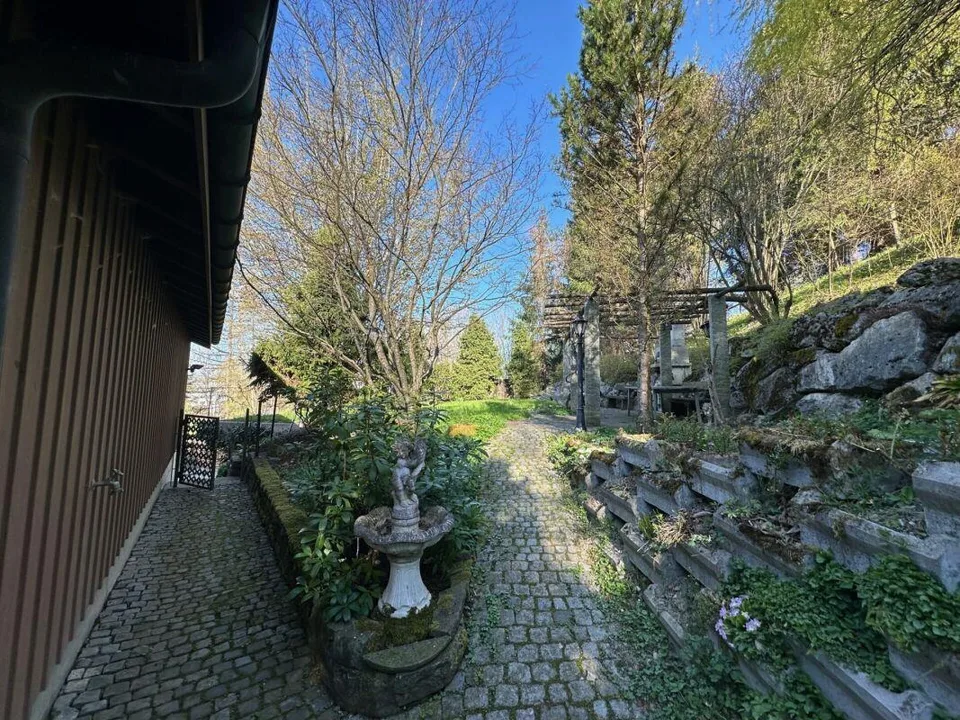Grosszügiges Einfamilienhaus mit Gartenparadies, Sauna & Schwimmteich – Foto 29 von 30